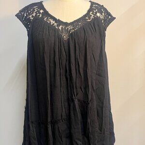 JJ’s Fairyland Black Floral Lace Cap Sleeve Flowy Tunic Top